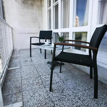 Luxury Living Apartments Split Exterior photo